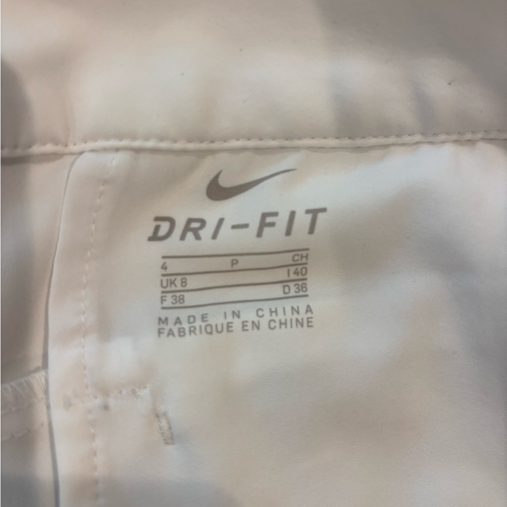 Nike DriFit Womens Golf Shorts in White, Size 4.